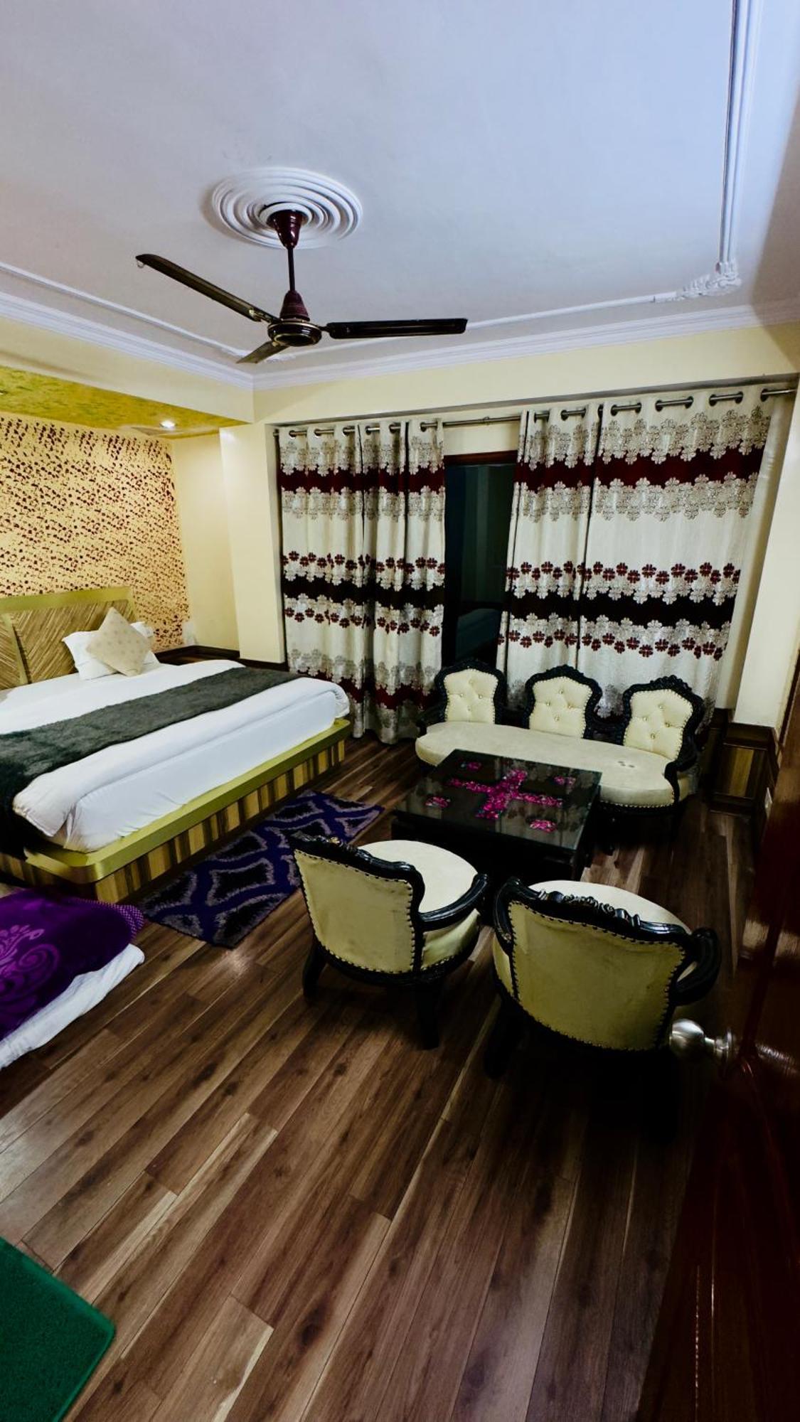 Hotel Apple Regency Шімла Екстер'єр фото