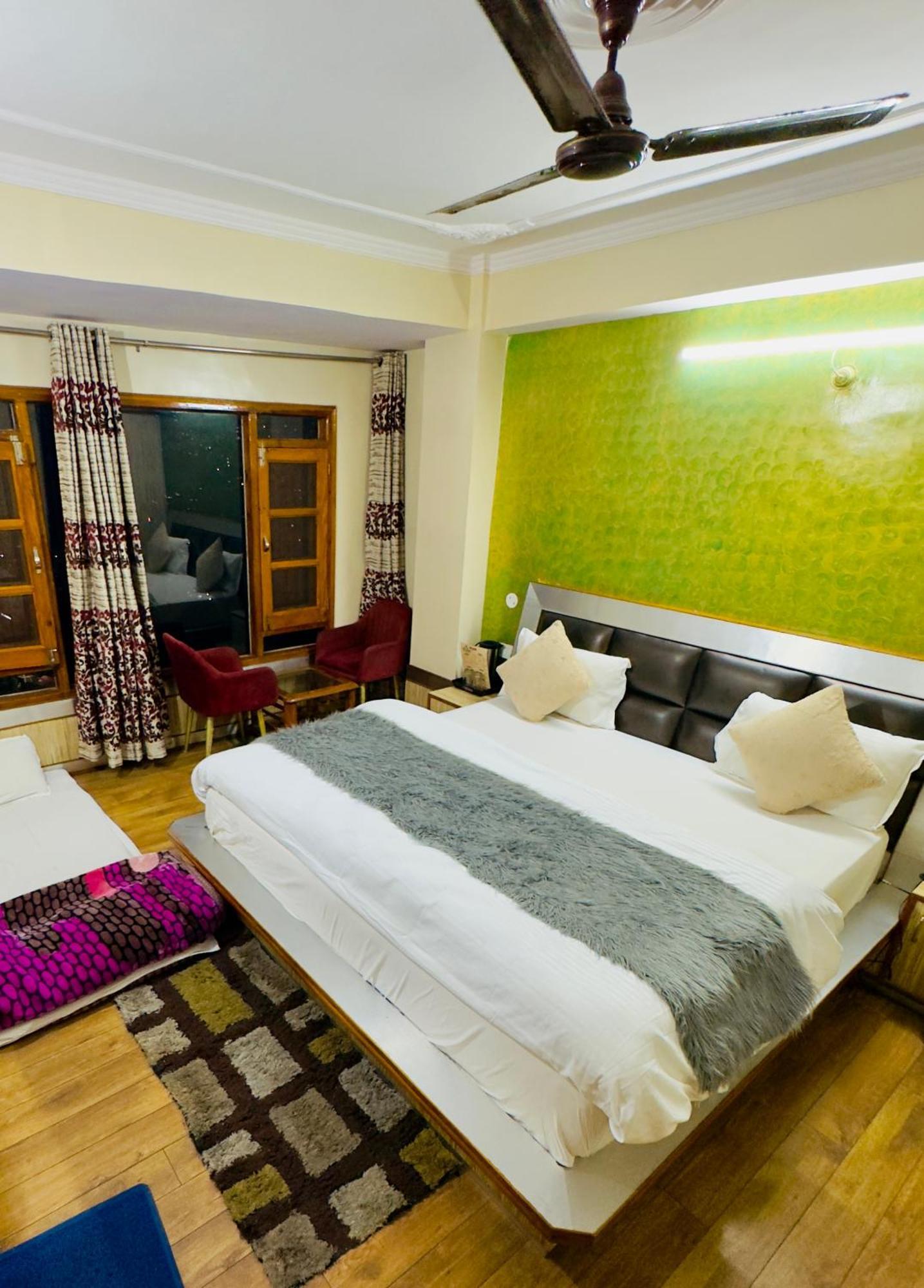 Hotel Apple Regency Шімла Екстер'єр фото